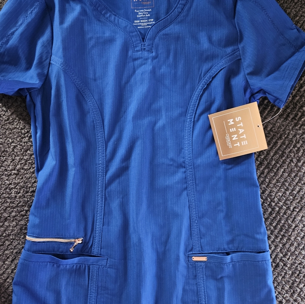 Medical scrub top